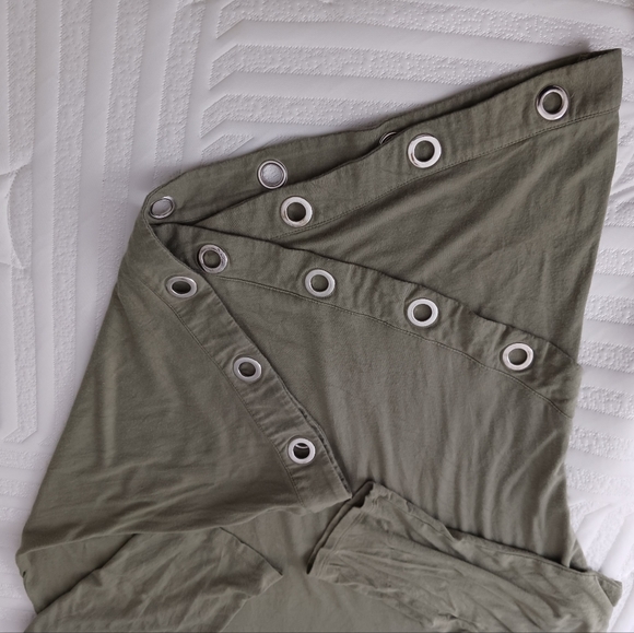 New Directions Grommet Hem Top - Picture 2 of 2